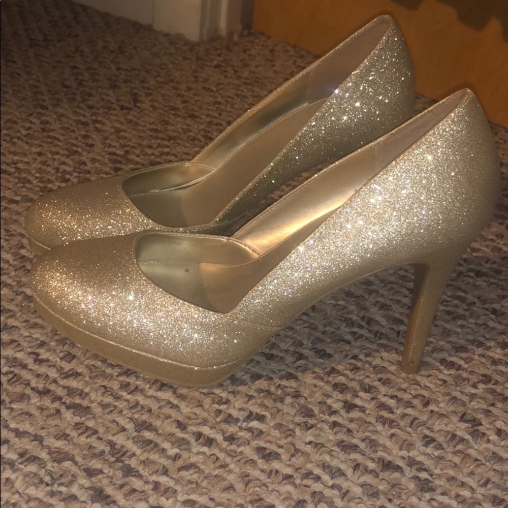 Gold glittery high heels